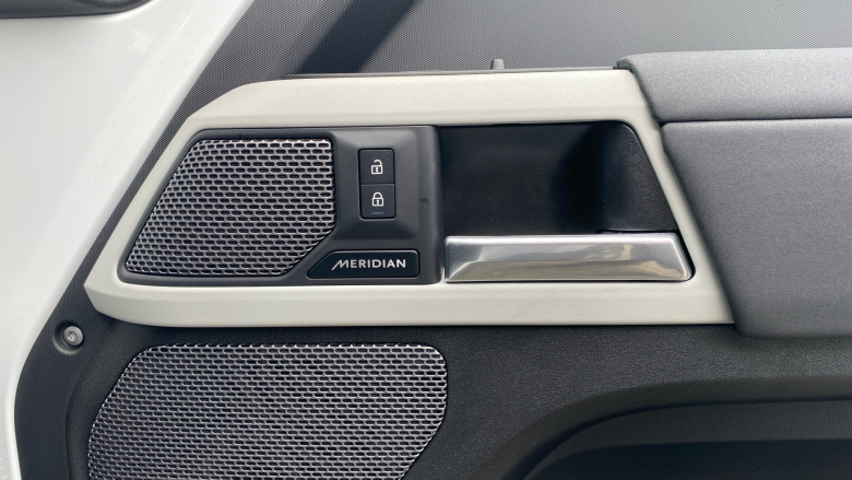 Land Rover Defender 3.0 D250 X-Dynamic SE 90 3dr Auto Diesel Estate